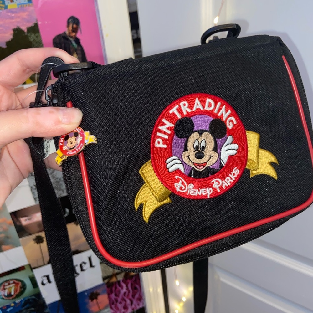 PIN TRADING DISNEY BAG